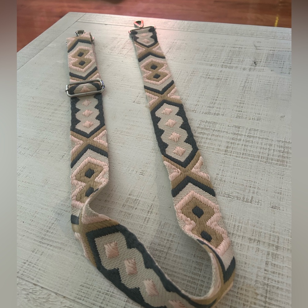 Geometric Patterned Bag Strap - Picture 6 of 6